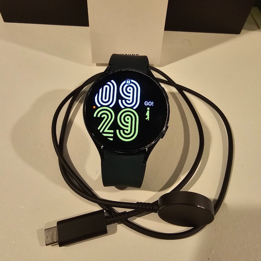 Samsung Galaxy Watch 4 - Pre-owned - Picture 3 of 5